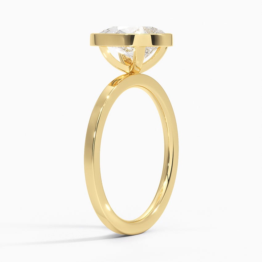 Noemi Bezel Ring - Pear Center Stone