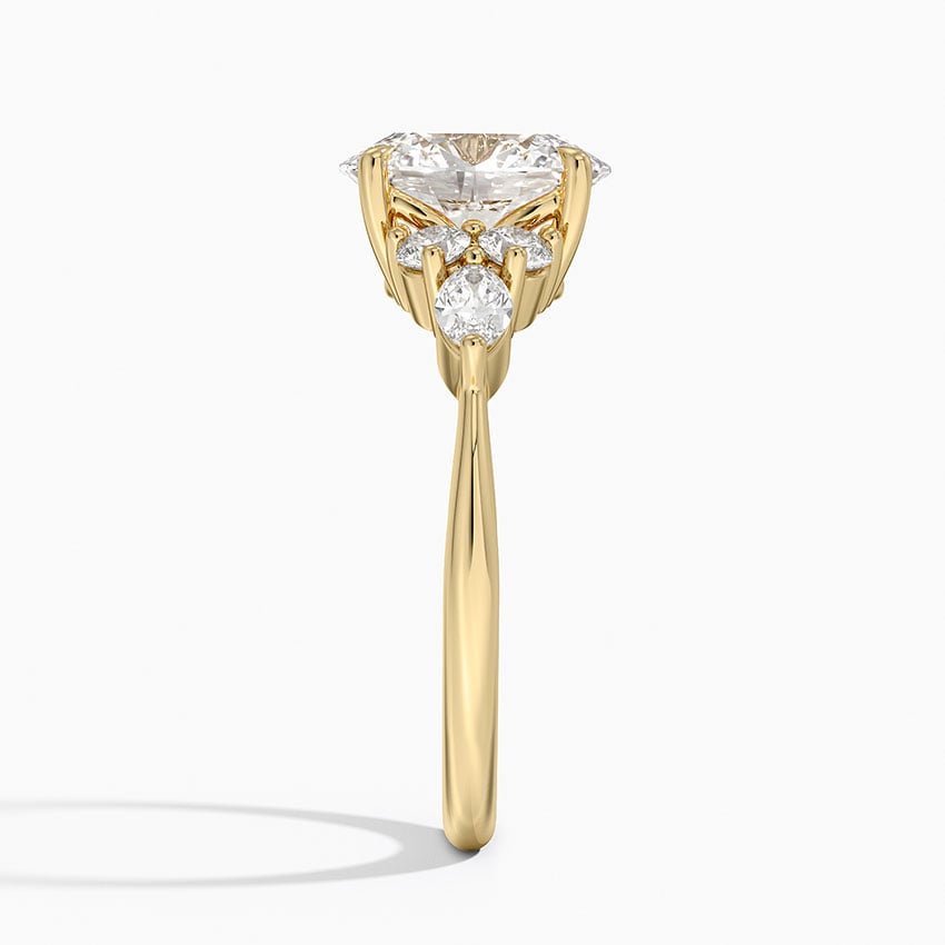 Luxe Nadia Diamond Ring - Oval Center Stone
