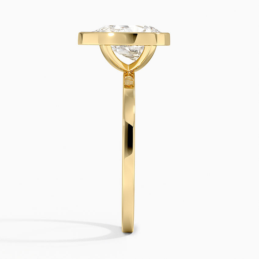 Noemi Bezel Ring - Pear Center Stone