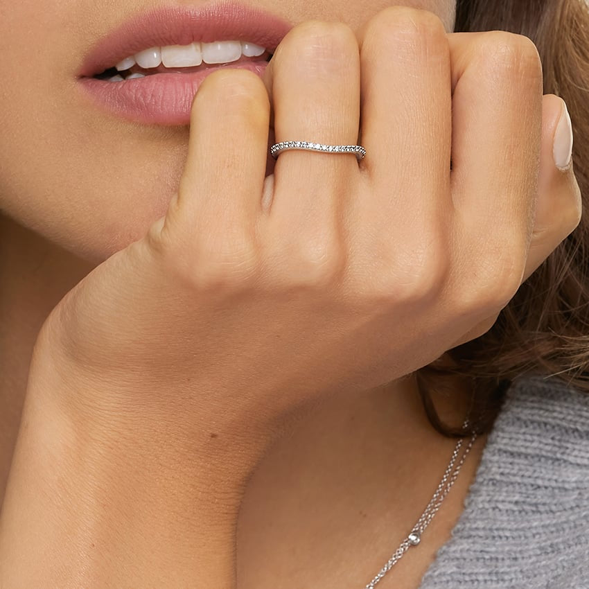 Curved Diamond Ring (1/6 ct. tw.)