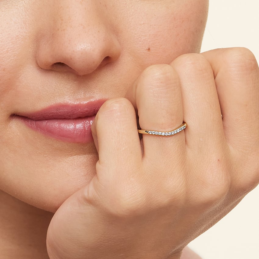 Petite Curved Diamond Ring (1/10 ct. tw.)