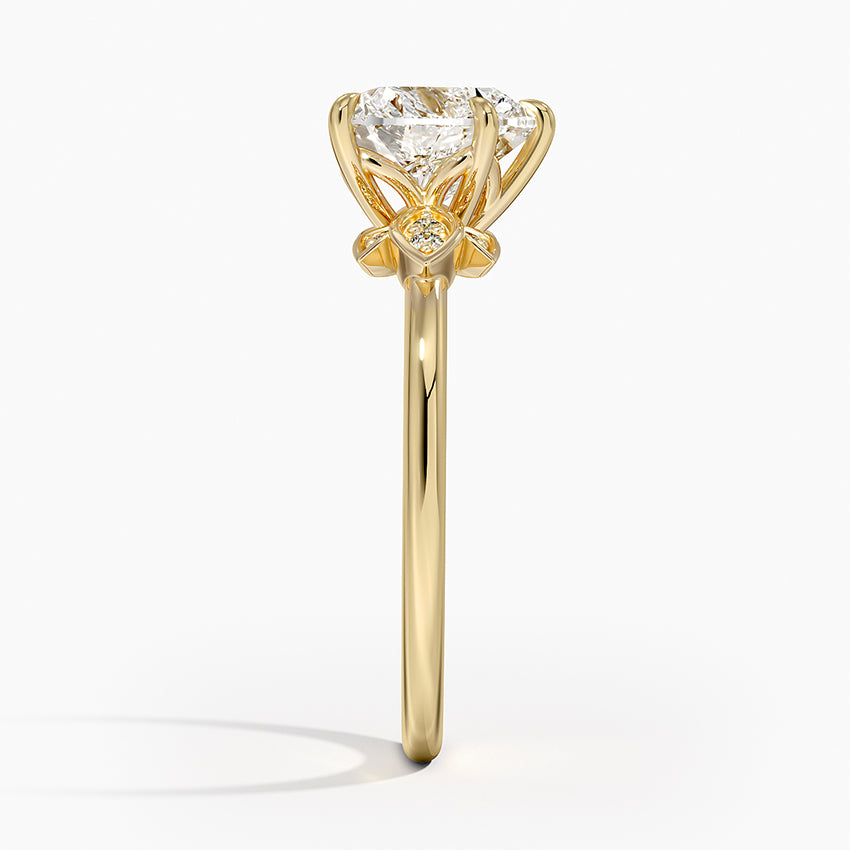 Fiore Diamond Ring - Heart Center Stone