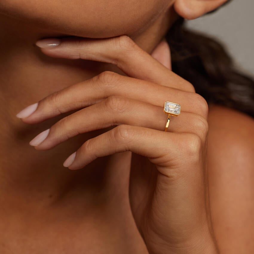 Noemi Bezel Ring - Asscher Cut Center Stone