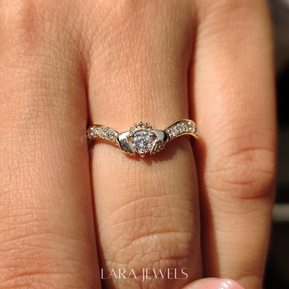 Lab grown round engagement ring in Lara Jewels setting, available in Silver. IGI certified, ethically sourced, handcrafted at Lara Jewels.