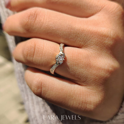 Lab grown round engagement ring in Lara Jewels setting, available in Silver. IGI certified, ethically sourced, handcrafted at Lara Jewels.