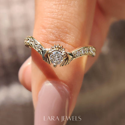Lab grown round engagement ring in Lara Jewels setting, available in Silver. IGI certified, ethically sourced, handcrafted at Lara Jewels.