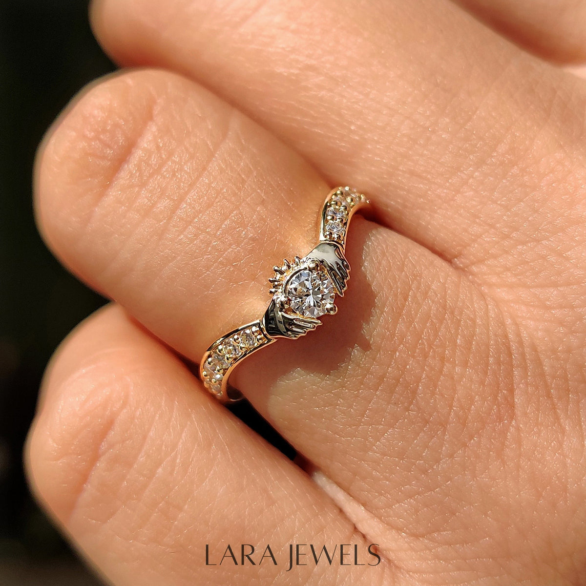Lab grown round engagement ring in Lara Jewels setting, available in Silver. IGI certified, ethically sourced, handcrafted at Lara Jewels.