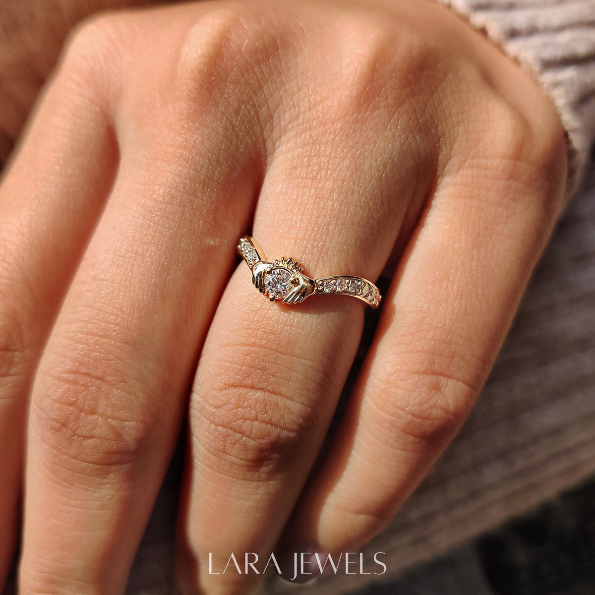 Lab grown round engagement ring in Lara Jewels setting, available in Silver. IGI certified, ethically sourced, handcrafted at Lara Jewels.